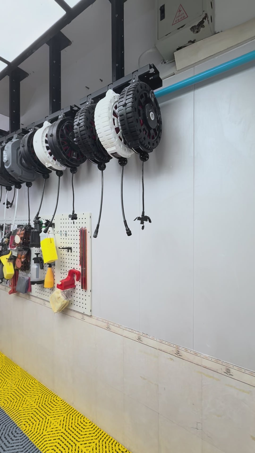Wall-Mounted Self-Service Car Wash Equipment System with High Pressure Washer, Foam Gun & Vacuum Cleaner